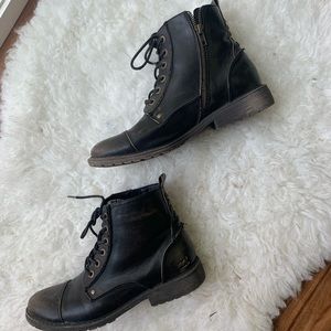 SOLD! Billabong Combat Boots Size 9 🖤